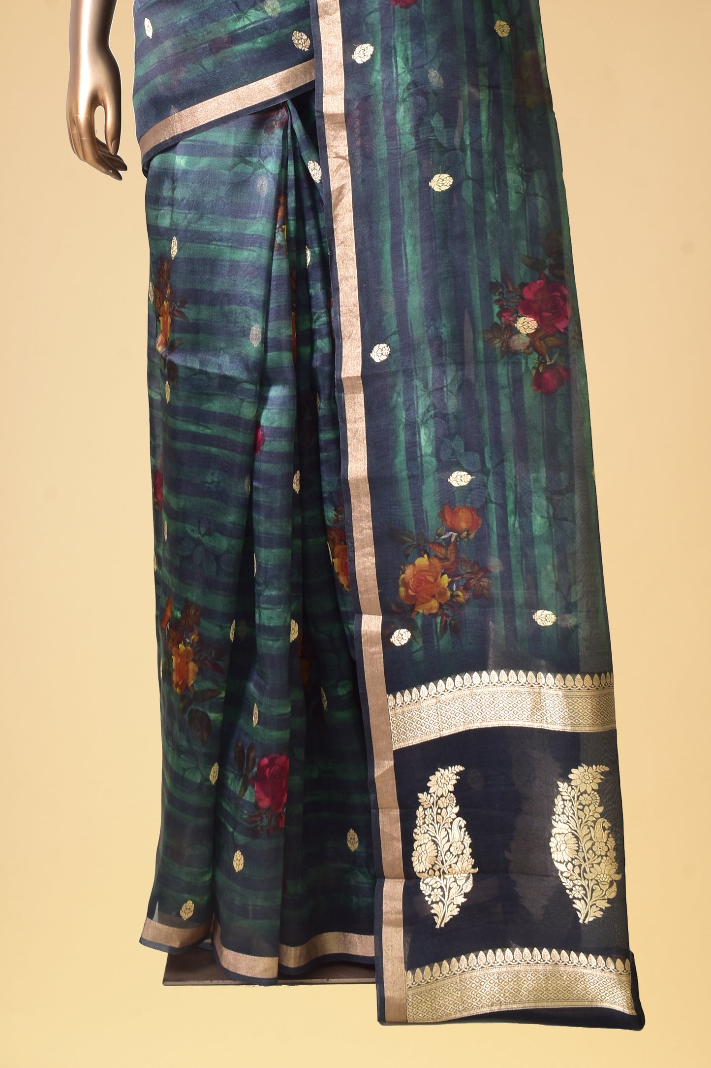 Kora Kadwa Saree