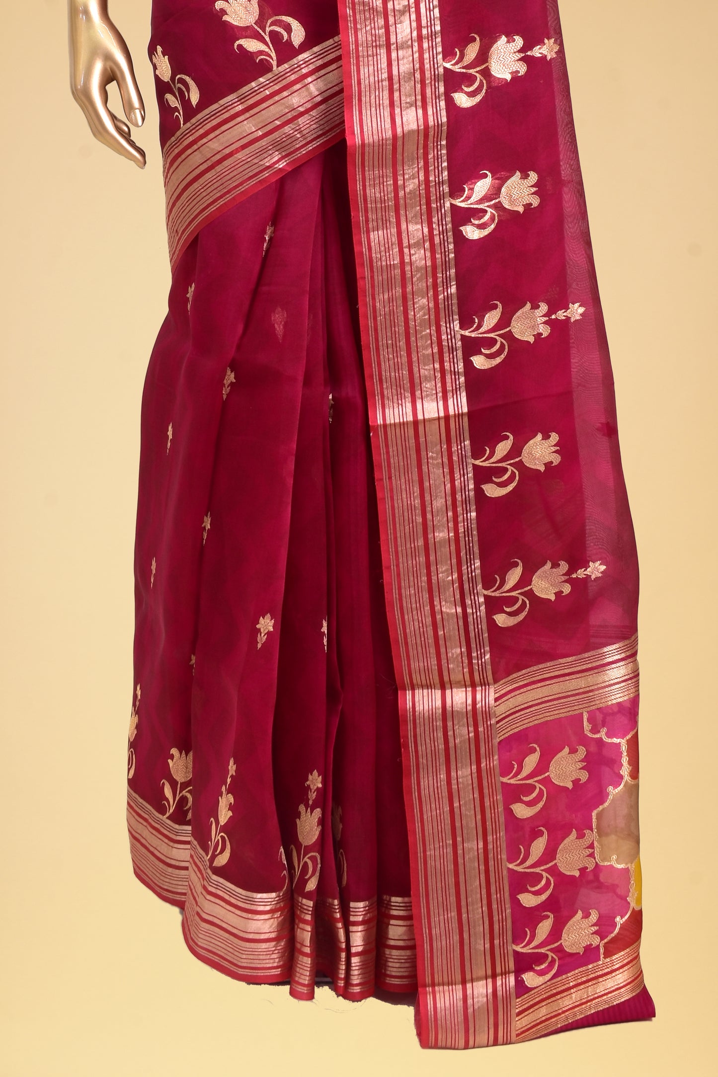 Kora Kadwa Booti Saree