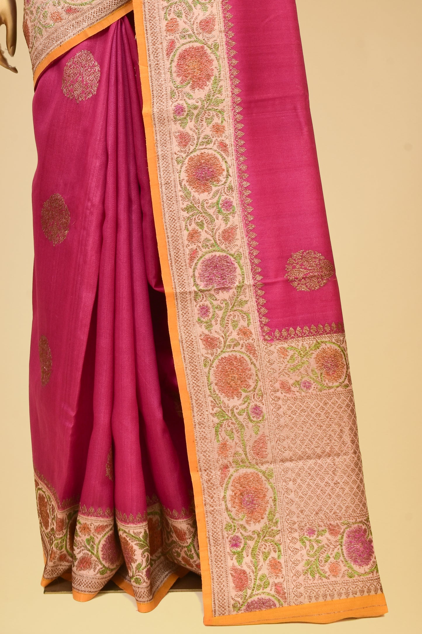 Tusser Kadwa Booti Saree
