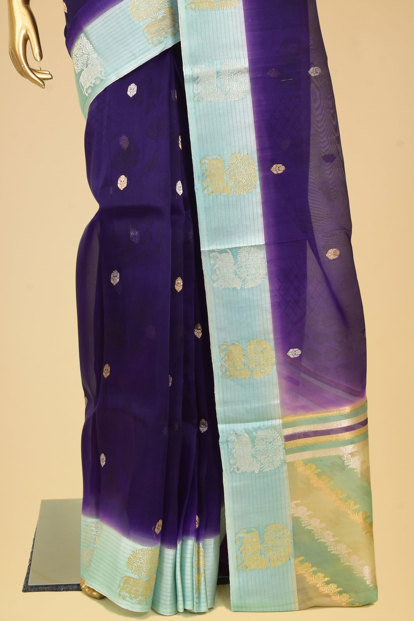 Kora Kadwa Booti Saree