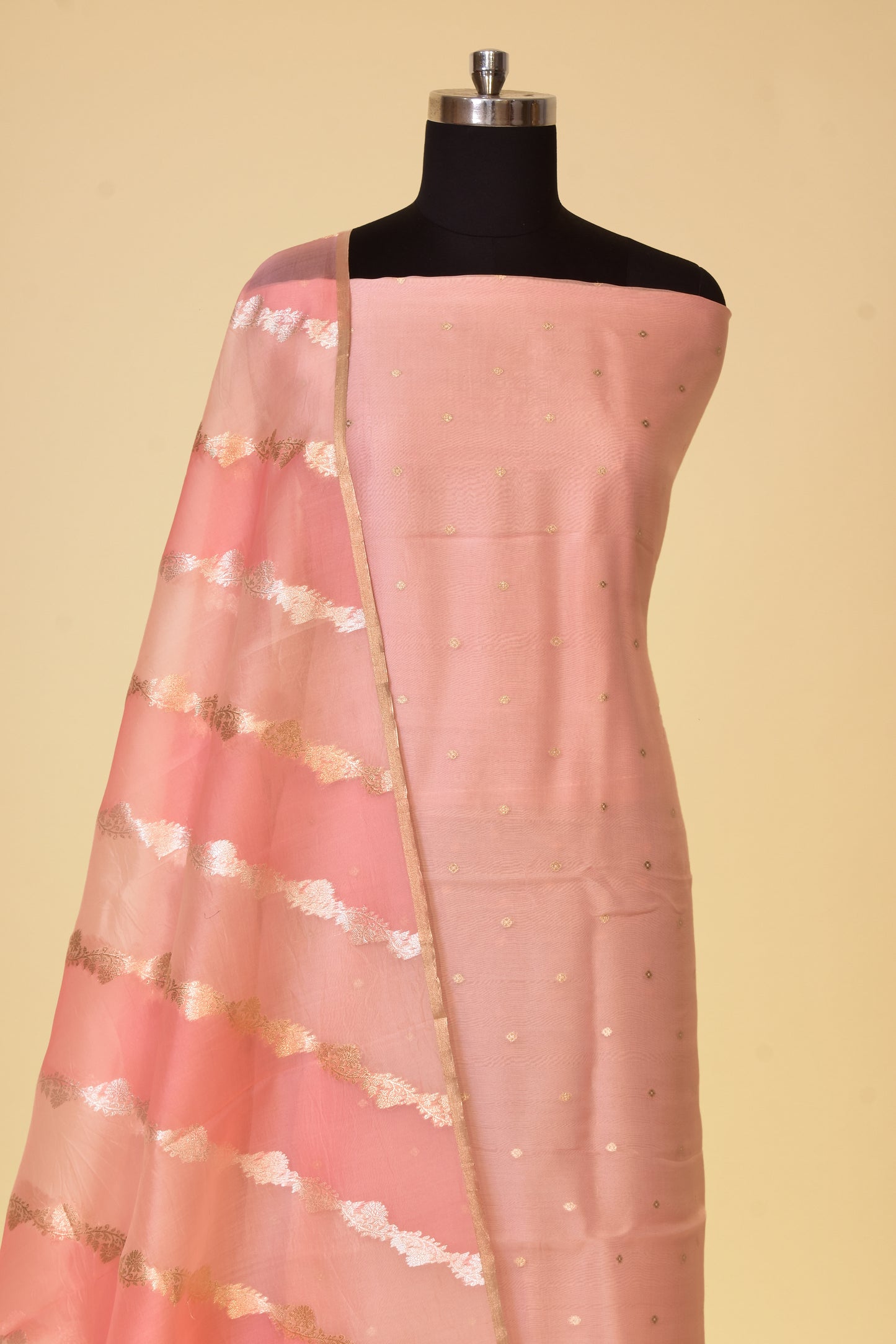 Kora Kadwa Suit