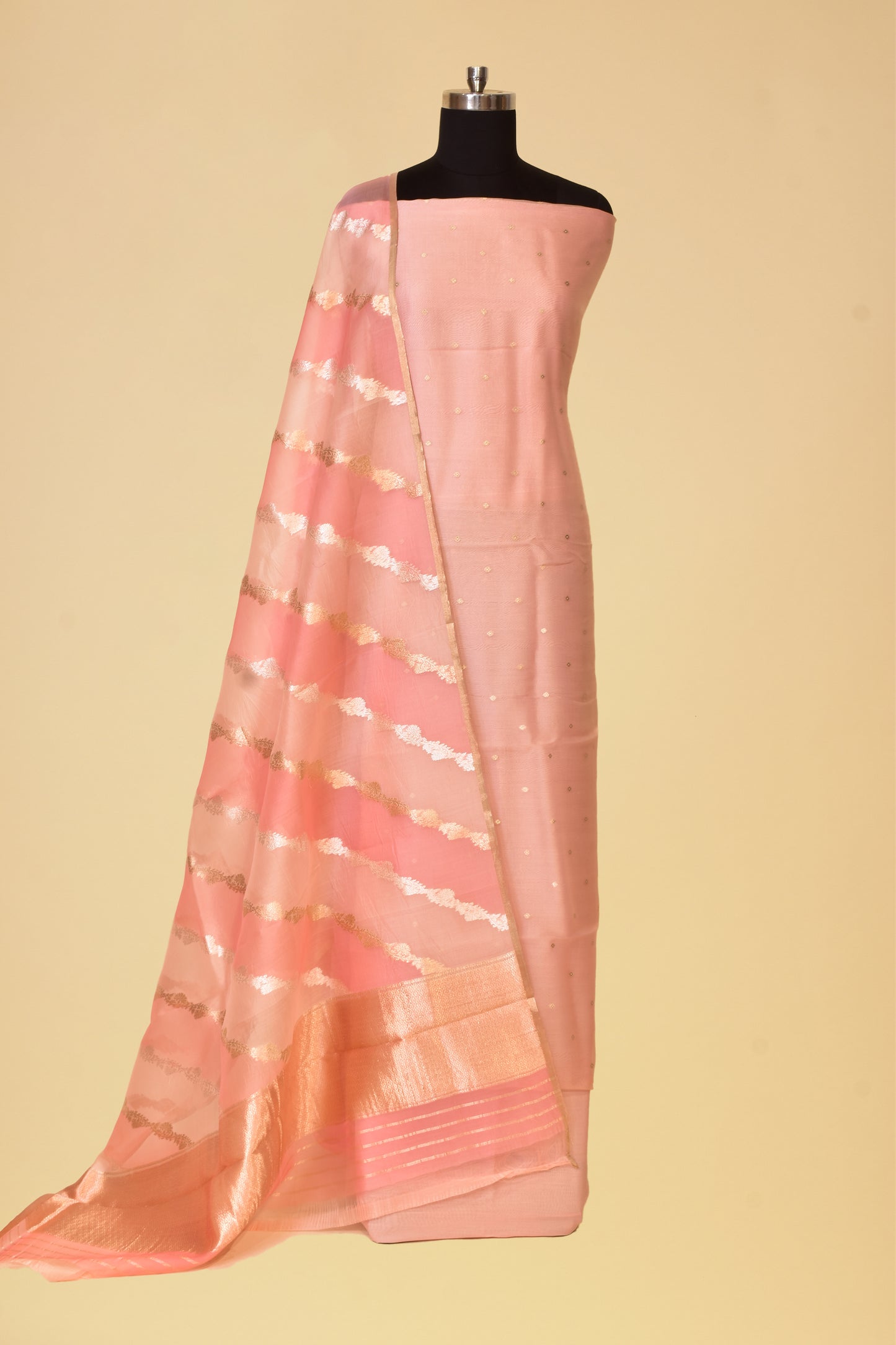 Kora Kadwa Suit