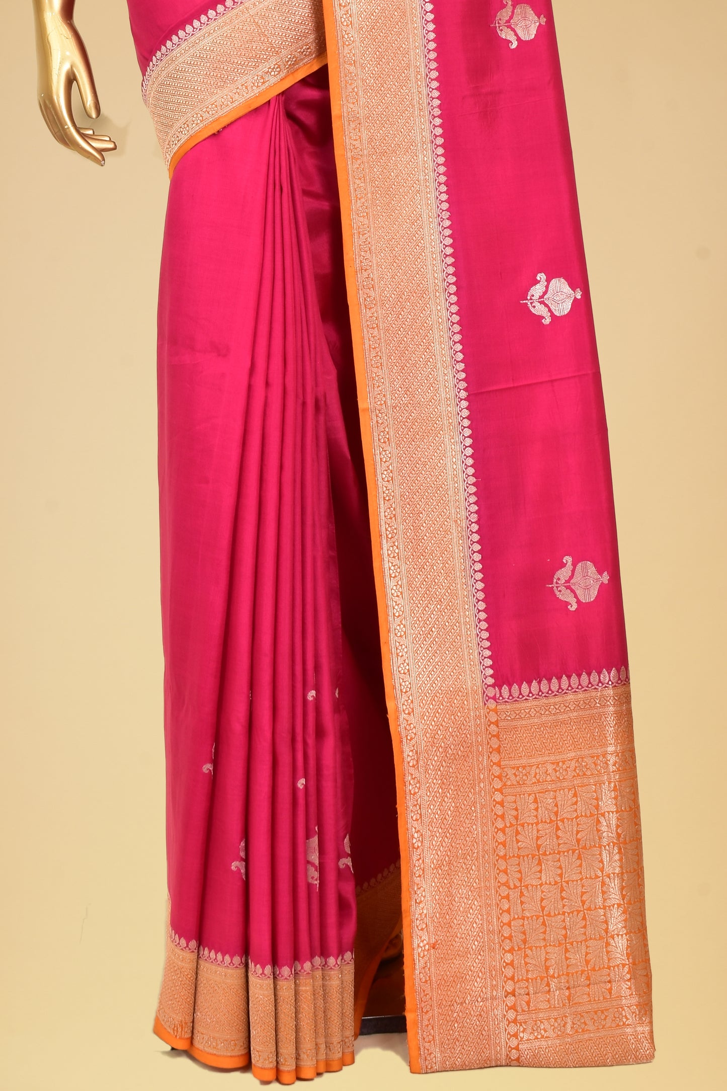 Silk Kadwa Booti Saree