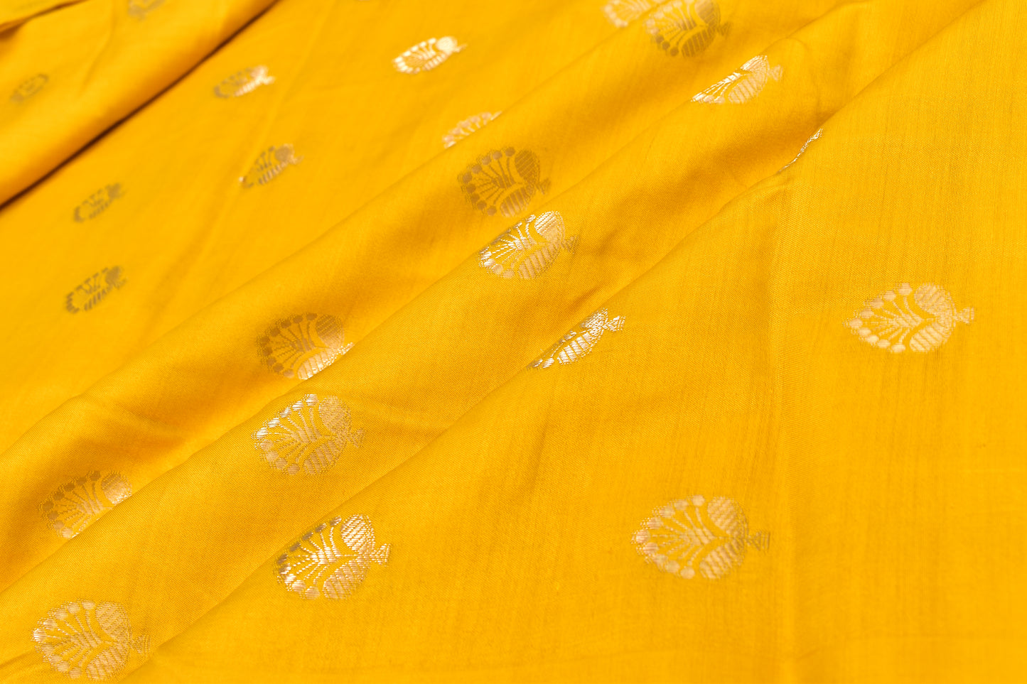 Cutwork Handwoven Pure Banarasi Silk Thaan