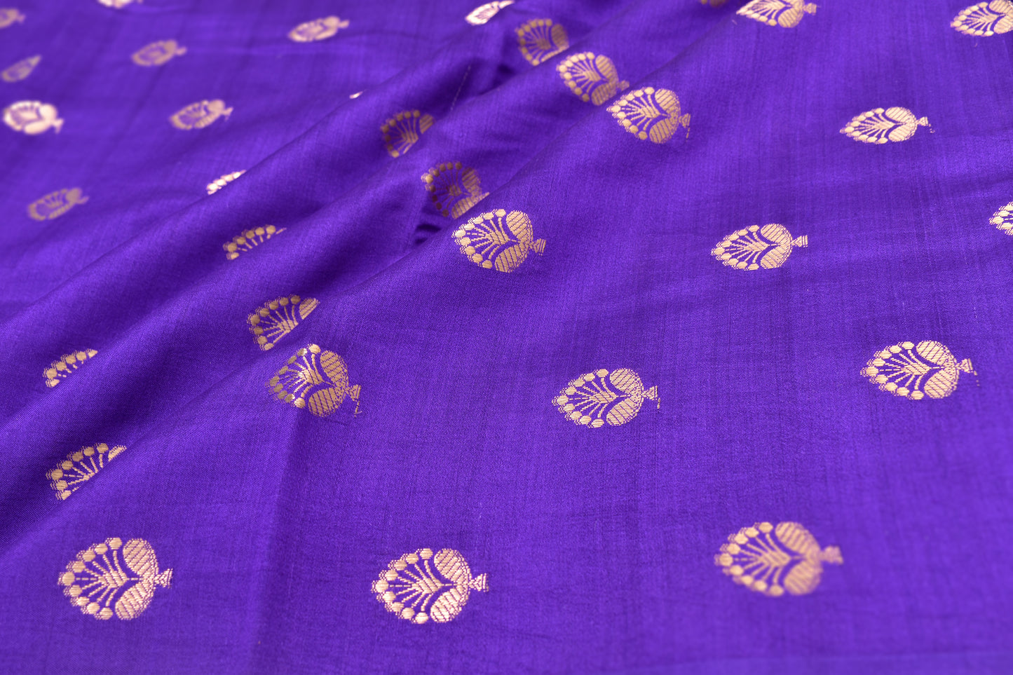 Cutwork Handwoven Pure Banarasi Silk Thaan