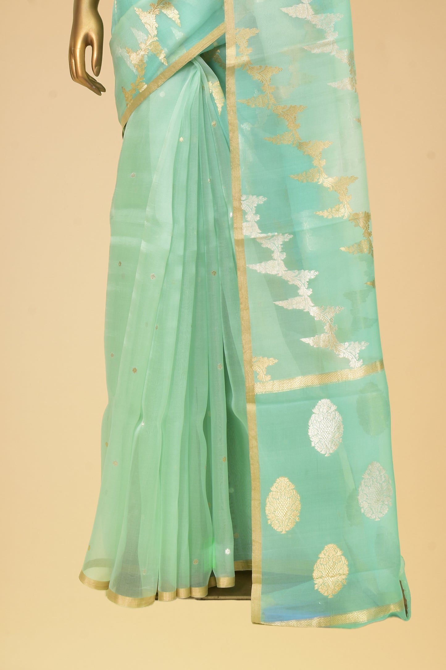 Kora Kadwa Saree